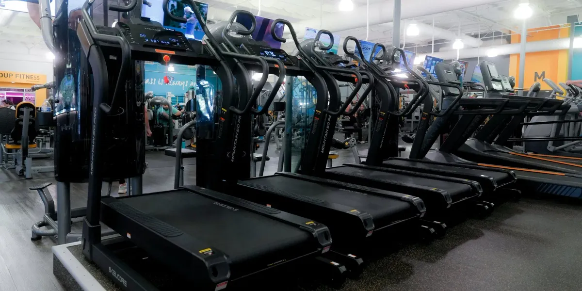 Chuze Fitness gym with Skelcore equipment — photo 1