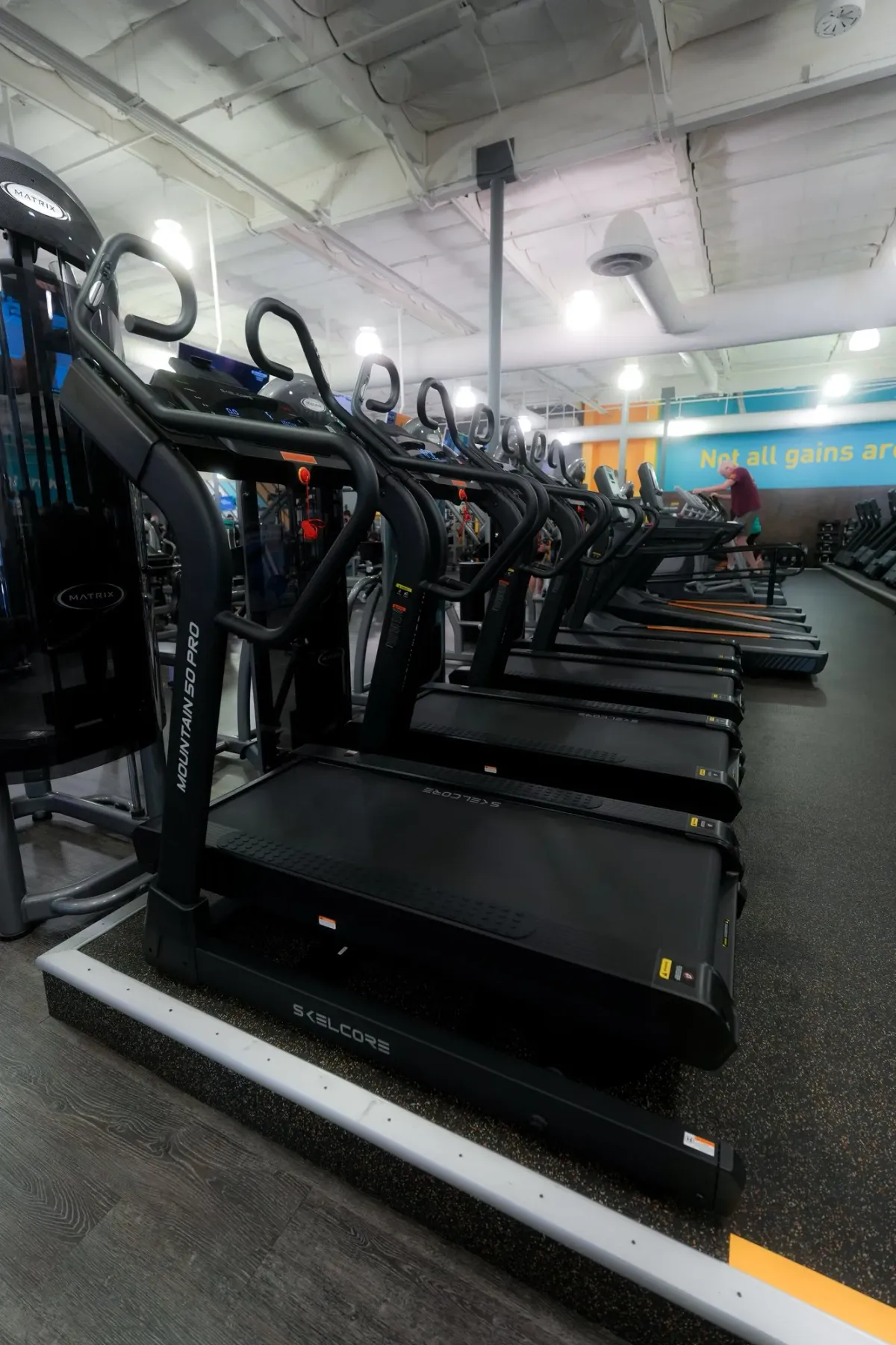 Chuze Fitness gym with Skelcore equipment — photo 2